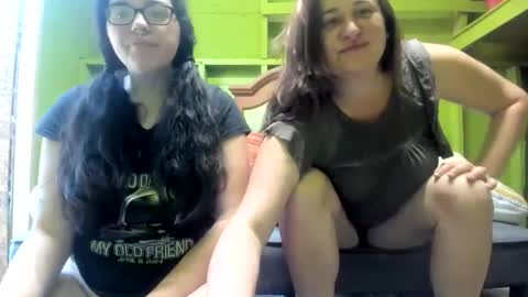 Snapshot of yournewfavoritecamgirl chatting on 05/13/26, 06:05 Lexi online show from 05/13/26, 06:05