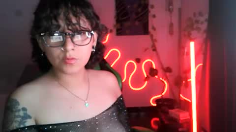 Snapshot of yourownerserena chatting on 11/25/25, 05:29 Serena online show from 11/25/25, 05:29
