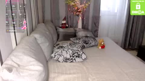 Snapshot of yourplanetoflove chatting on 12/14/25, 08:41 matypleazure online show from 12/14/25, 08:41