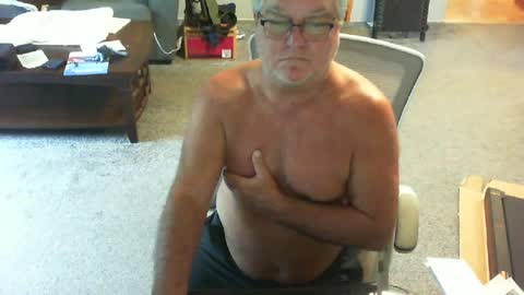 Snapshot of yourpoppi55 chatting on 08/01/26, 12:15 yourpoppi55 online show from 08/01/26, 12:15
