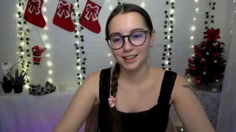 Snapshot of yours_piece_of_happiness_ chatting on 01/06/25, 09:41 Happy online show from 01/06/25, 09:41