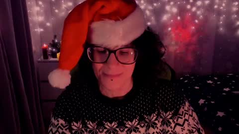 Snapshot of yourscosmic chatting on 12/21/24, 10:30 Yours Cosmic online show from 12/21/24, 10:30