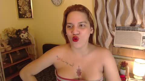 Snapshot of yoursweetangelxxx chatting on 10/11/25, 04:38 YourDreamgirl  online show from 10/11/25, 04:38