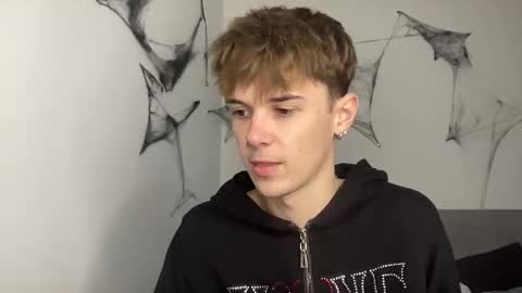 yoursweetyguy online show from 11/21/25, 12:48