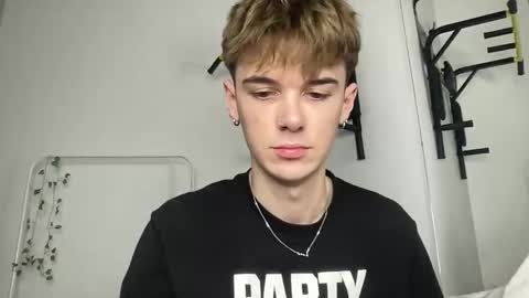 yoursweetyguy online show from 12/15/25, 03:16