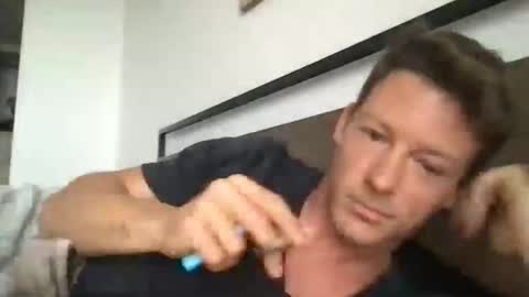 Snapshot of yoyoyo1221 chatting on 02/15/26, 10:06 yoyoyo1221 online show from 02/15/26, 10:06