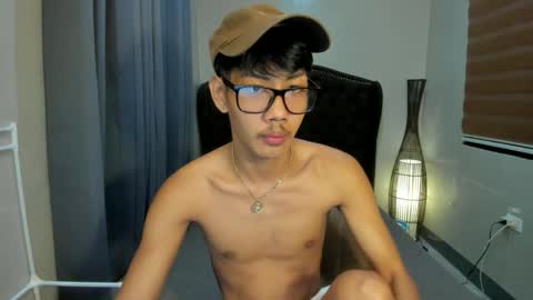 Snapshot of yrodnx chatting on 04/12/26, 02:22 rode online show from 04/12/26, 02:22