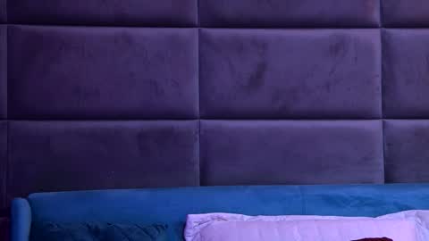 Foxie online show from 11/11/25, 04:40