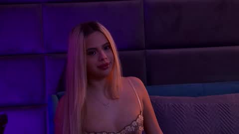 Foxie online show from 11/16/25, 04:12