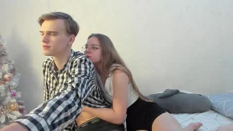 Snapshot of yueslang chatting on 02/16/25, 08:00 Yue Lang and Samm online show from 02/16/25, 08:00