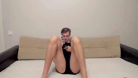 Snapshot of yueslang chatting on 10/02/25, 06:15 Yue Lang and Samm online show from 10/02/25, 06:15