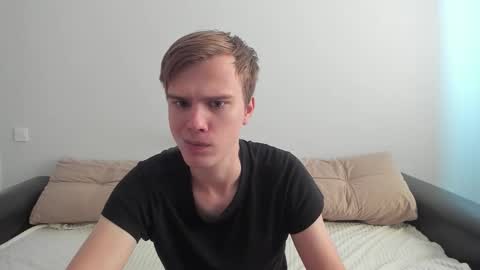 Snapshot of yueslang chatting on 10/04/25, 10:24 Yue Lang and Samm online show from 10/04/25, 10:24