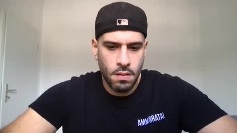 Snapshot of yul53 chatting on 10/18/25, 10:16 yul53 online show from 10/18/25, 10:16