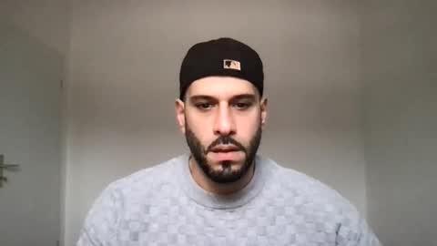 Snapshot of yul53 chatting on 11/04/25, 08:57 yul53 online show from 11/04/25, 08:57