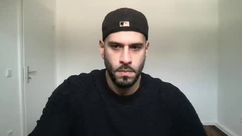 Snapshot of yul53 chatting on 11/06/25, 12:39 yul53 online show from 11/06/25, 12:39