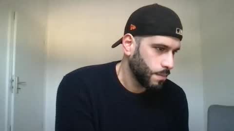 Snapshot of yul53 chatting on 11/11/25, 07:41 yul53 online show from 11/11/25, 07:41