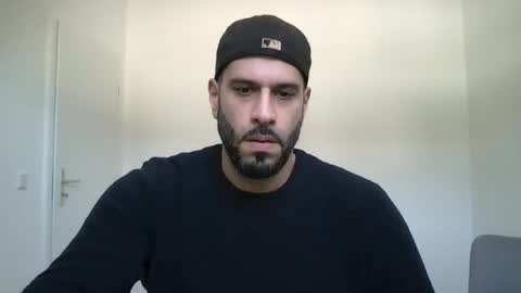 Snapshot of yul53 chatting on 11/12/25, 11:43 yul53 online show from 11/12/25, 11:43