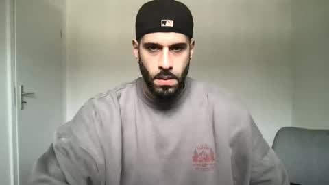 Snapshot of yul53 chatting on 11/13/25, 01:10 yul53 online show from 11/13/25, 01:10