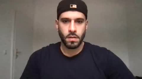 Snapshot of yul53 chatting on 11/25/25, 11:10 yul53 online show from 11/25/25, 11:10