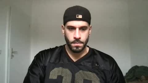 Snapshot of yul53 chatting on 11/26/25, 11:33 yul53 online show from 11/26/25, 11:33