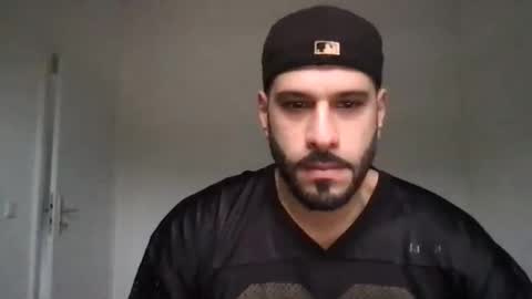 Snapshot of yul53 chatting on 12/14/25, 08:52 yul53 online show from 12/14/25, 08:52