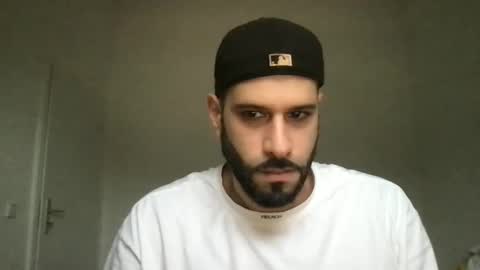 Snapshot of yul53 chatting on 12/17/25, 09:04 yul53 online show from 12/17/25, 09:04