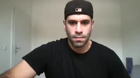 Snapshot of yul53 chatting on 12/22/25, 12:46 yul53 online show from 12/22/25, 12:46