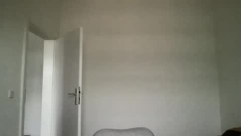 Snapshot of yul53 chatting on 01/06/26, 09:35 yul53 online show from 01/06/26, 09:35