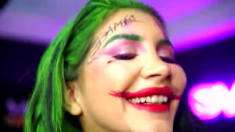 Yulia online show from 10/31/25, 10:33