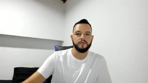 Snapshot of yulian0920 chatting on 11/11/25, 10:32 YULIAN online show from 11/11/25, 10:32