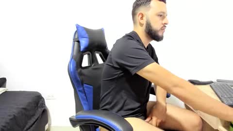 Snapshot of yulian0920 chatting on 11/14/25, 04:22 YULIAN online show from 11/14/25, 04:22