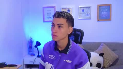 Snapshot of yulian_vasquez chatting on 12/19/25, 12:12 yulian_vasquez online show from 12/19/25, 12:12