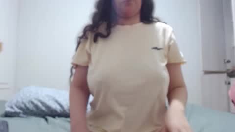 Snapshot of yuliana_25 chatting on 03/20/26, 10:03 yuliana_25 online show from 03/20/26, 10:03