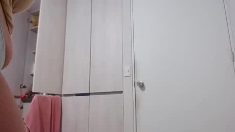 Snapshot of yuliana_25 chatting on 04/04/26, 11:02 yuliana_25 online show from 04/04/26, 11:02