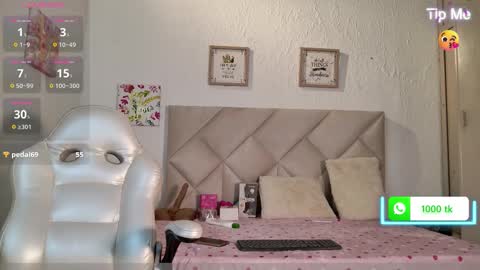 Yuliana online show from 10/22/25, 08:19