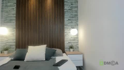 yulievans online show from 12/31/24, 12:04