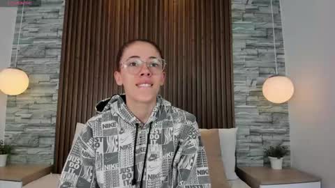 yulievans online show from 10/12/25, 01:10