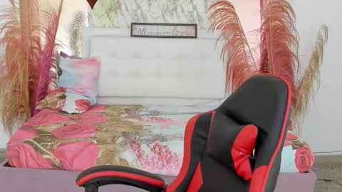 Yulisa online show from 12/13/25, 08:04