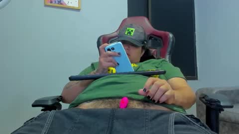 Snowflake online show from 09/21/25, 03:46