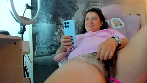 Snowflake online show from 09/23/25, 03:15