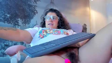 Snowflake online show from 09/26/25, 03:54