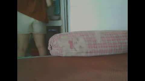 yumi123_ online show from 10/16/25, 12:44