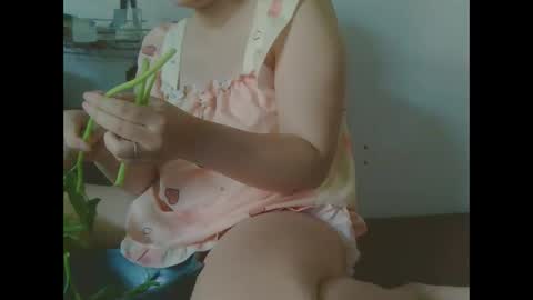 yumi123_ online show from 12/19/25, 01:56