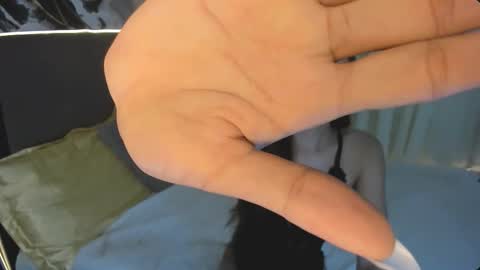 Snapshot of yumi_amethyst chatting on 11/23/25, 02:00 SASSY YUMI online show from 11/23/25, 02:00