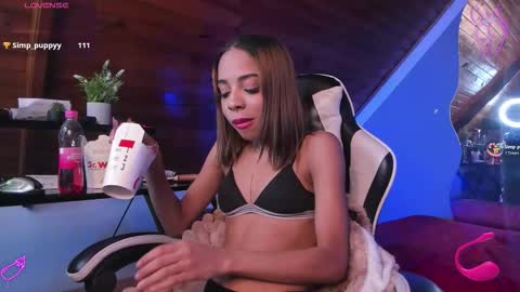 Snapshot of yumi_hanna chatting on 12/17/25, 11:33 yumi_hanna online show from 12/17/25, 11:33