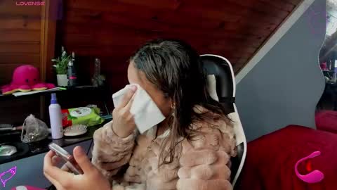 Snapshot of yumi_hanna chatting on 12/23/25, 02:09 yumi_hanna online show from 12/23/25, 02:09