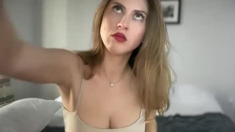 yumiandwolf online show from 01/07/25, 07:49