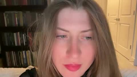 Snapshot of yumiandwolf chatting on 03/08/25, 07:38 yumiandwolf online show from 03/08/25, 07:38