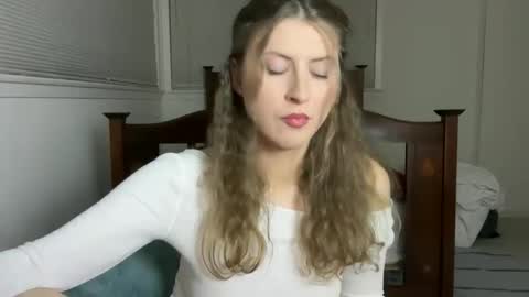 Snapshot of yumiandwolf chatting on 11/17/25, 11:54 yumiandwolf online show from 11/17/25, 11:54