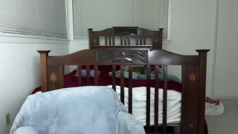 yumiandwolf online show from 12/14/25, 06:19